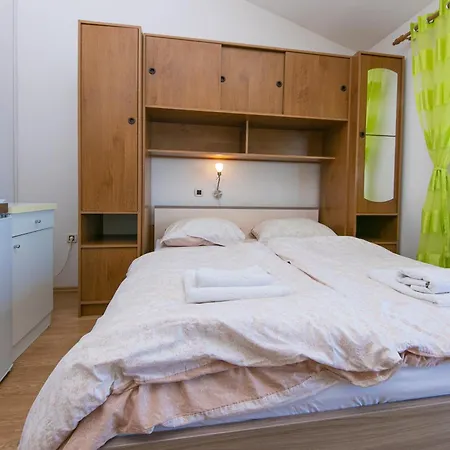 Apartment 6 *