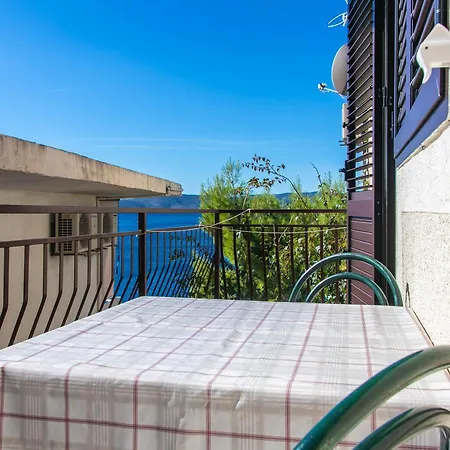 Apartment 6 *