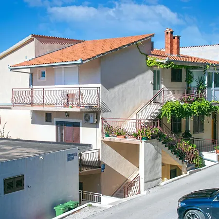 Apartment 6 *
